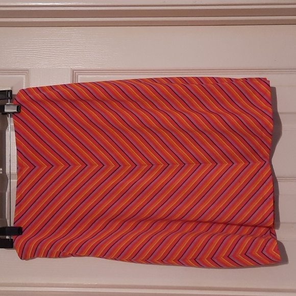 GUESS. - Picture 2 of 3